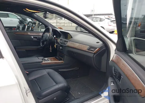 2011 Mercedes-Benz E 350 4Matic z USA, uszkodzony, nr VIN WDDHF8HB7BA435123